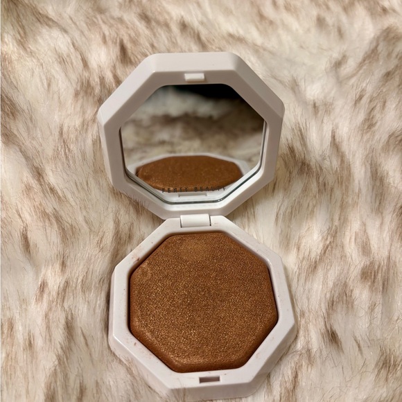 Fenty Beauty Demi'Glow Highlighter - That’$ Rich - Picture 4 of 9
